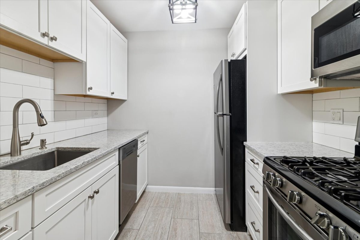 620 Mesa Drive #310, Hoffman Estates, IL 60169