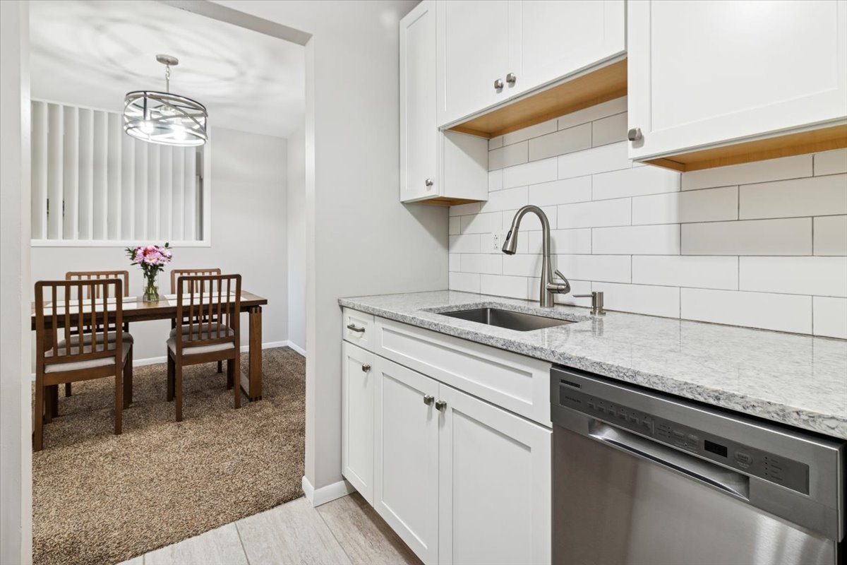 620 Mesa Drive #310, Hoffman Estates, IL 60169