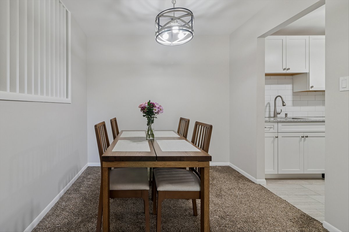 620 Mesa Drive #310, Hoffman Estates, IL 60169