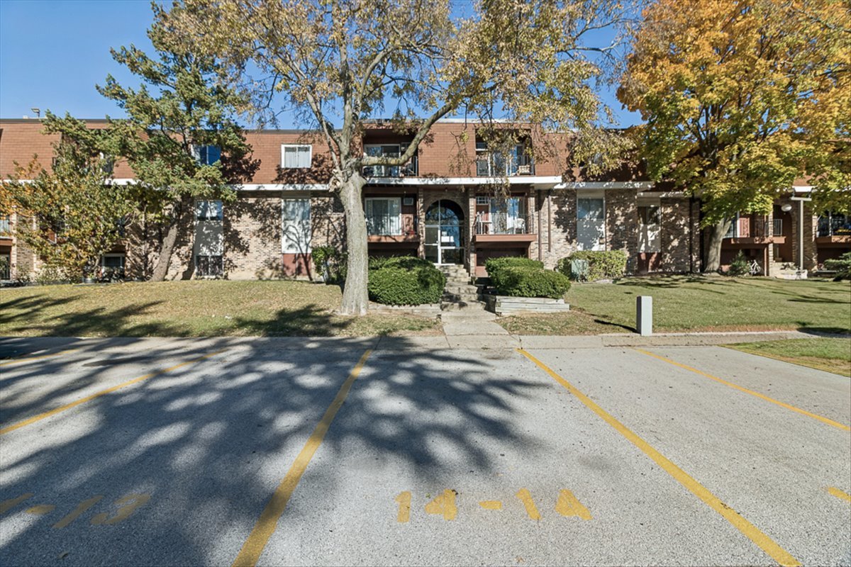 620 Mesa Drive #310, Hoffman Estates, IL 60169