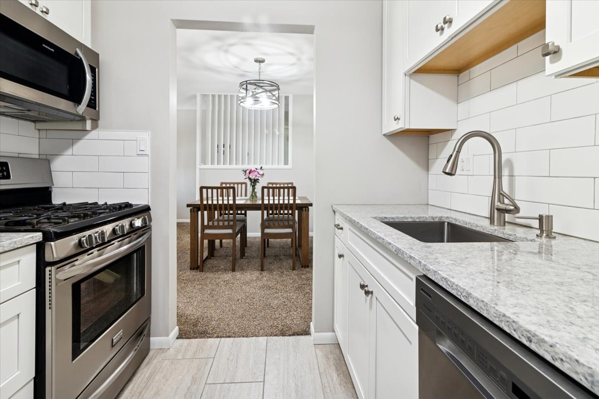 620 Mesa Drive #310, Hoffman Estates, IL 60169