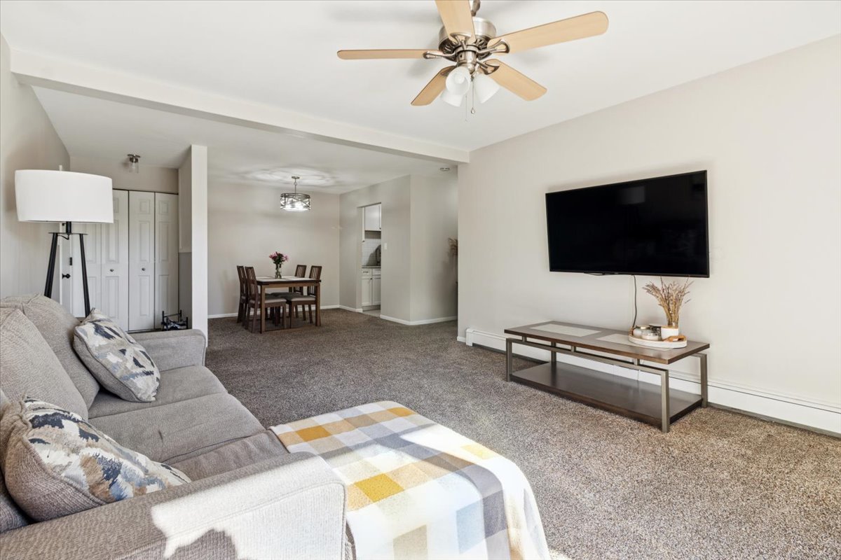 620 Mesa Drive #310, Hoffman Estates, IL 60169