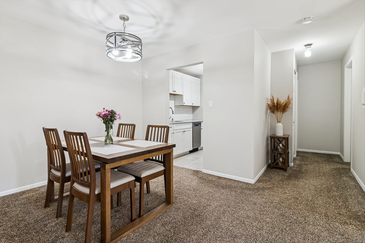 620 Mesa Drive #310, Hoffman Estates, IL 60169