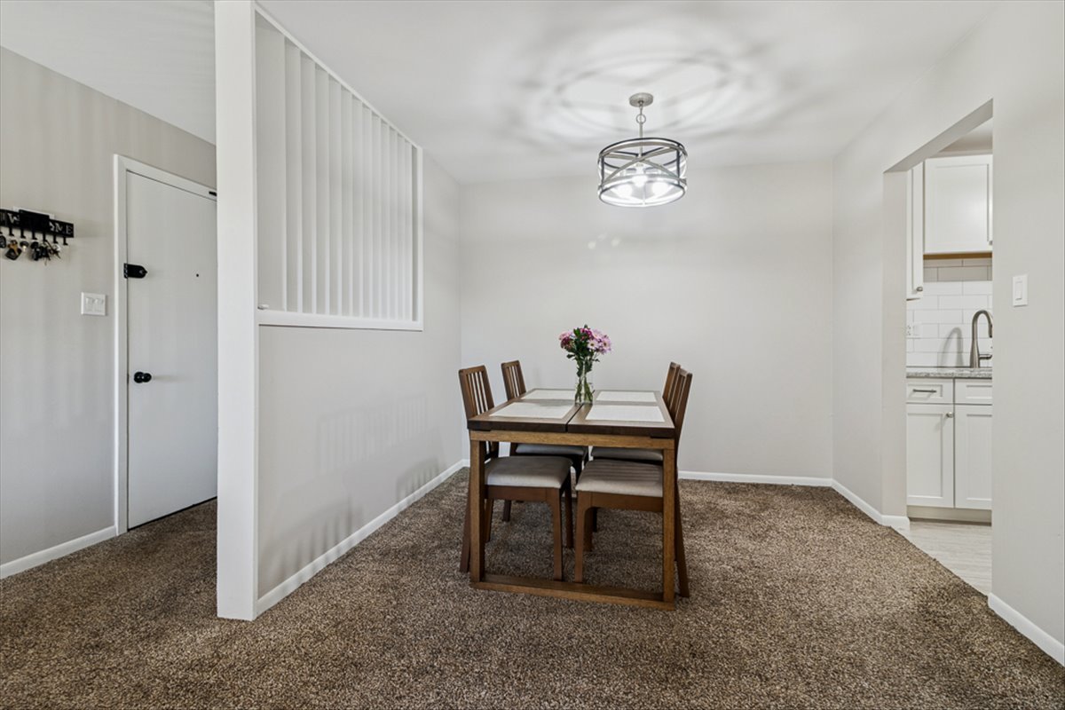 620 Mesa Drive #310, Hoffman Estates, IL 60169