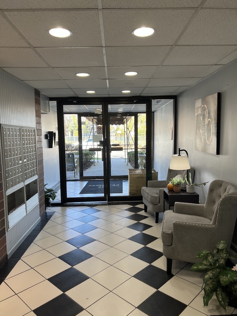 835 Pearson Street #209, Des Plaines, IL 60016