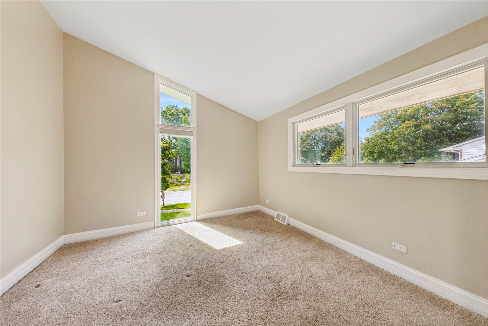 1136 Barneswood Drive, Downers Grove, IL 60515