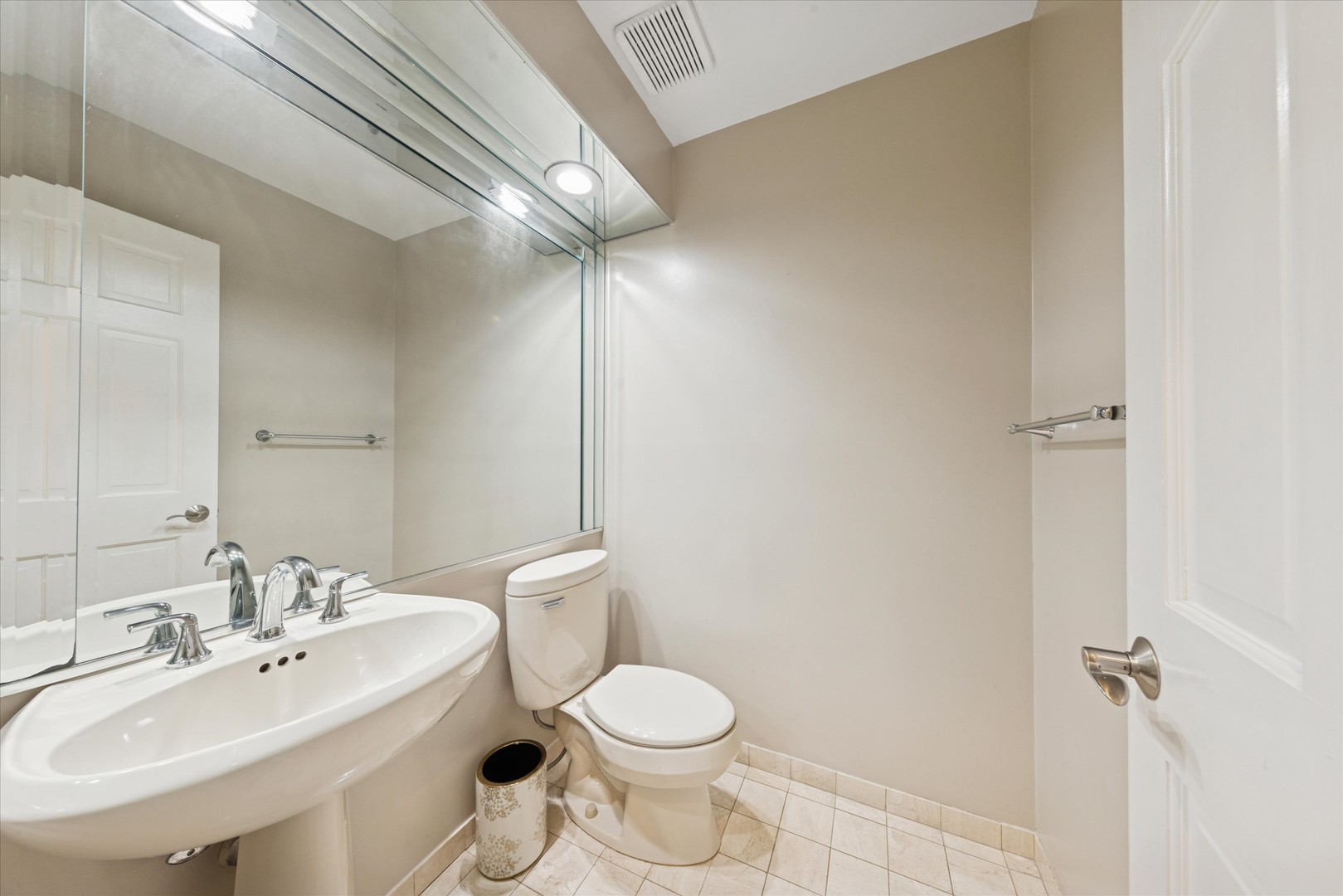 1136 Barneswood Drive, Downers Grove, IL 60515