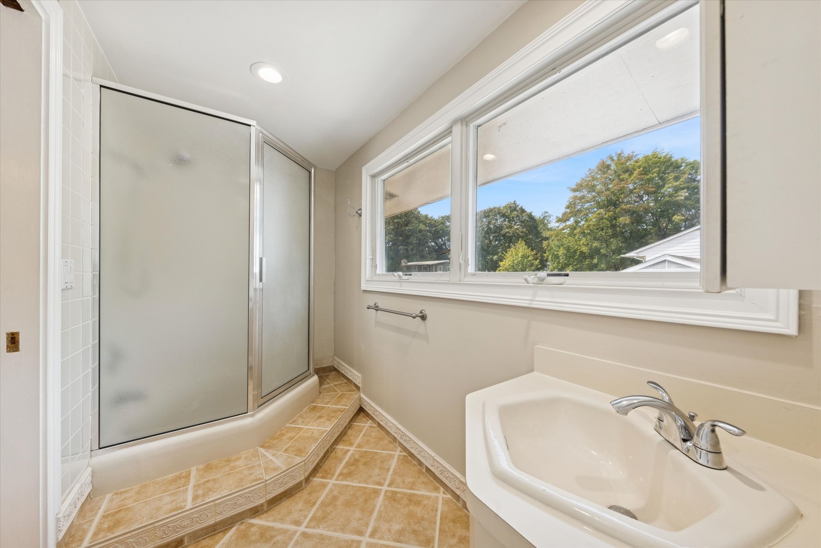 1136 Barneswood Drive, Downers Grove, IL 60515