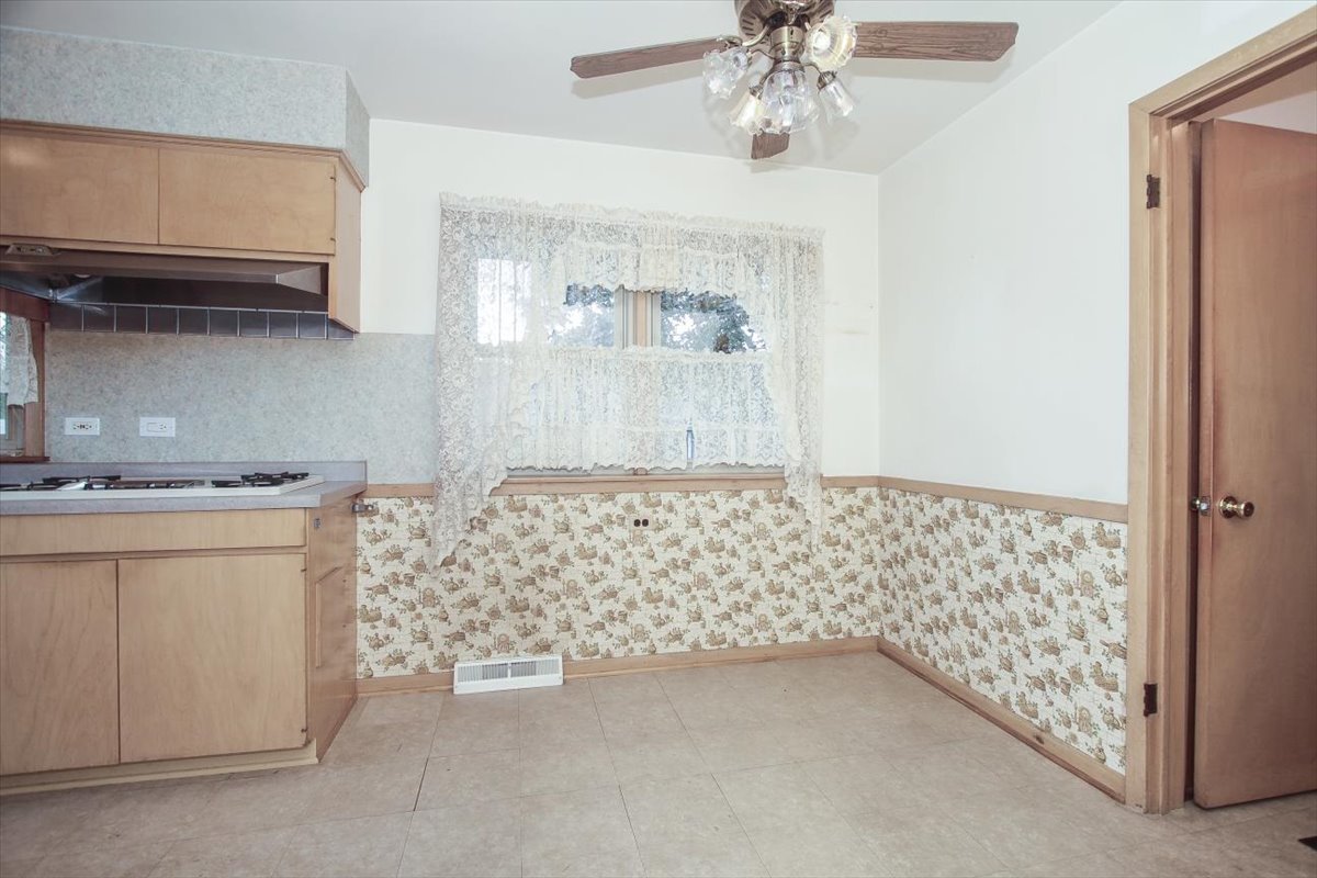 1420 Indian Hill Drive, Schaumburg, IL 60193