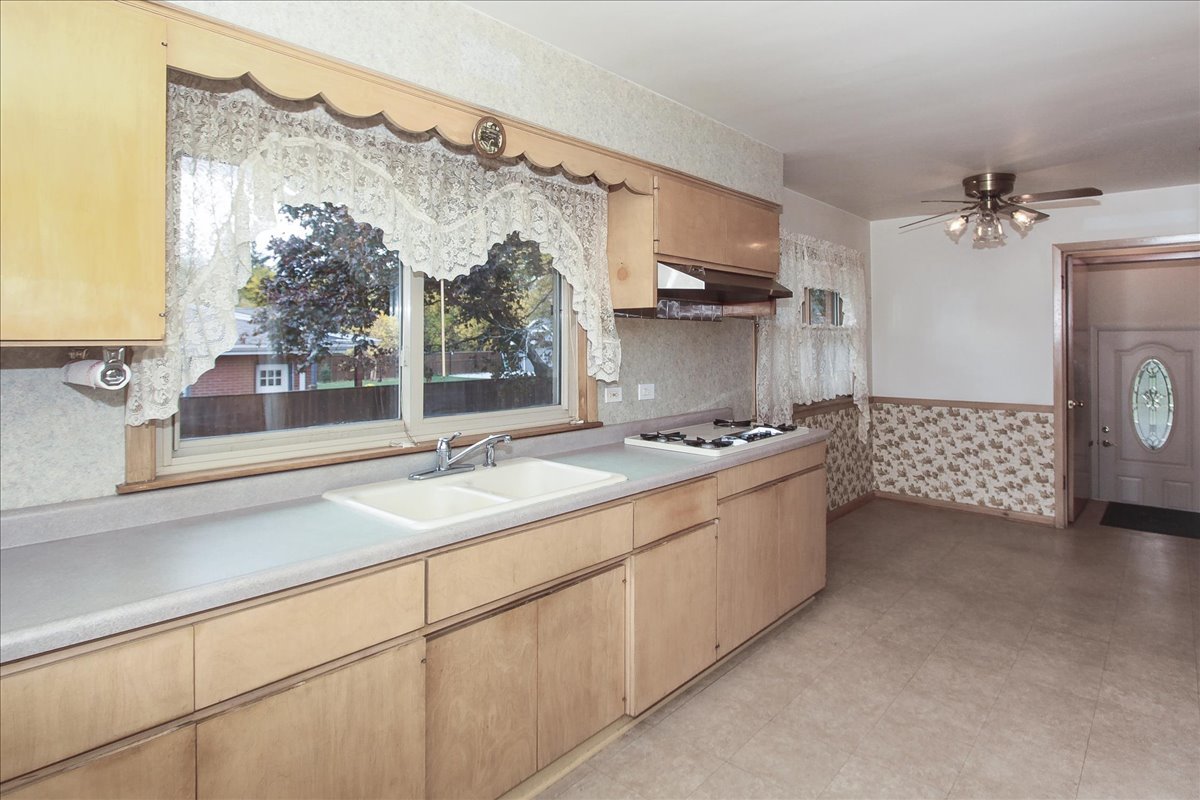 1420 Indian Hill Drive, Schaumburg, IL 60193