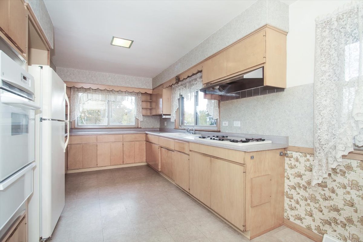 1420 Indian Hill Drive, Schaumburg, IL 60193