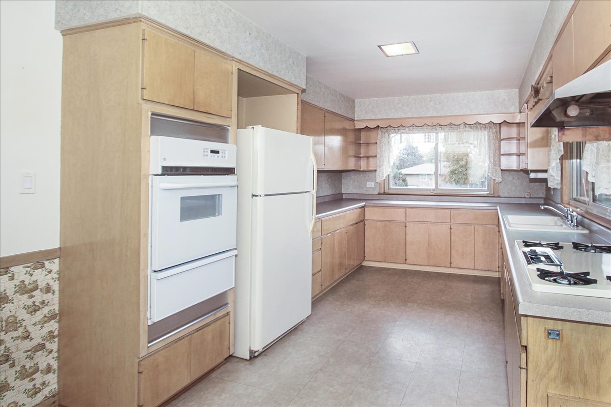 1420 Indian Hill Drive, Schaumburg, IL 60193