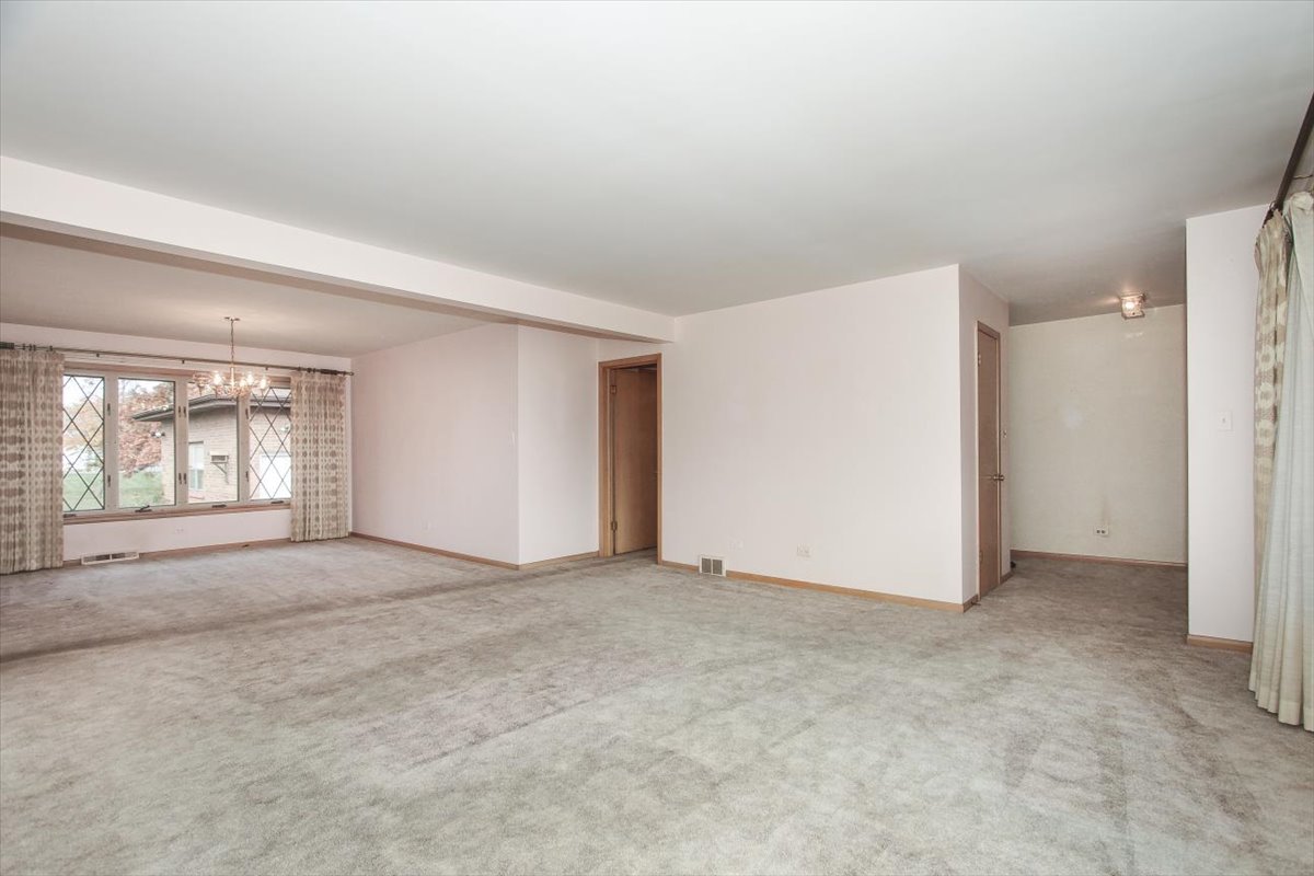 1420 Indian Hill Drive, Schaumburg, IL 60193