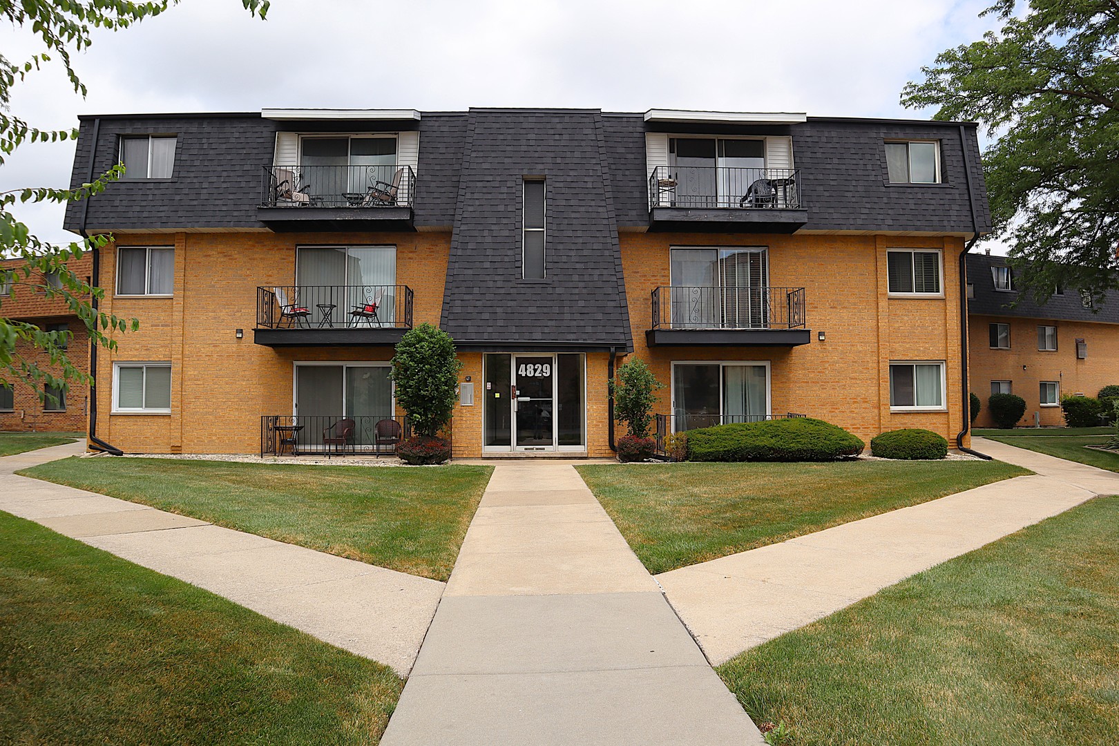 4829 W 109th Street #203, Oak Lawn, IL 60453