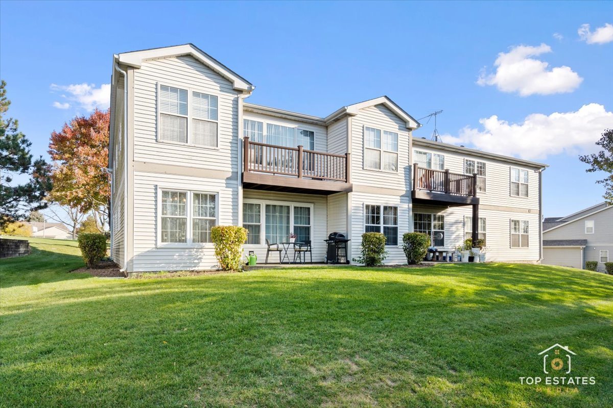 310 Buckingham Circle #B, Elgin, IL 60120