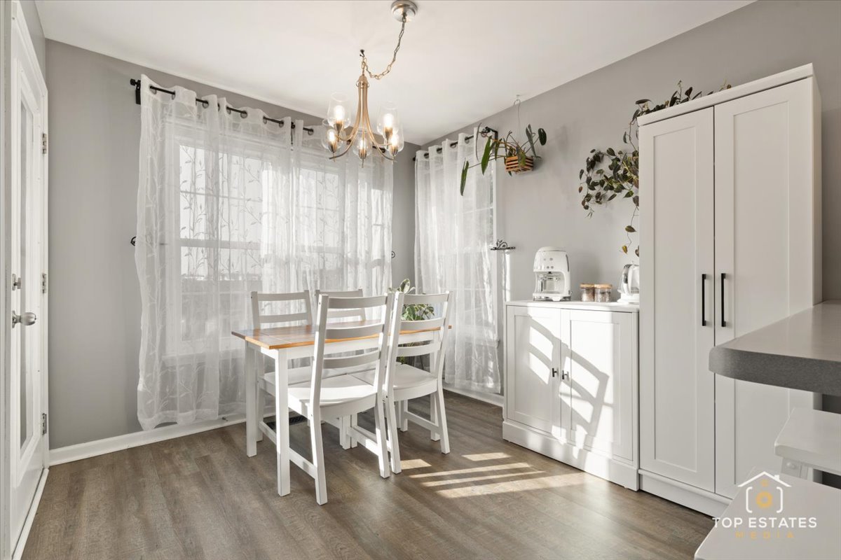 310 Buckingham Circle #B, Elgin, IL 60120