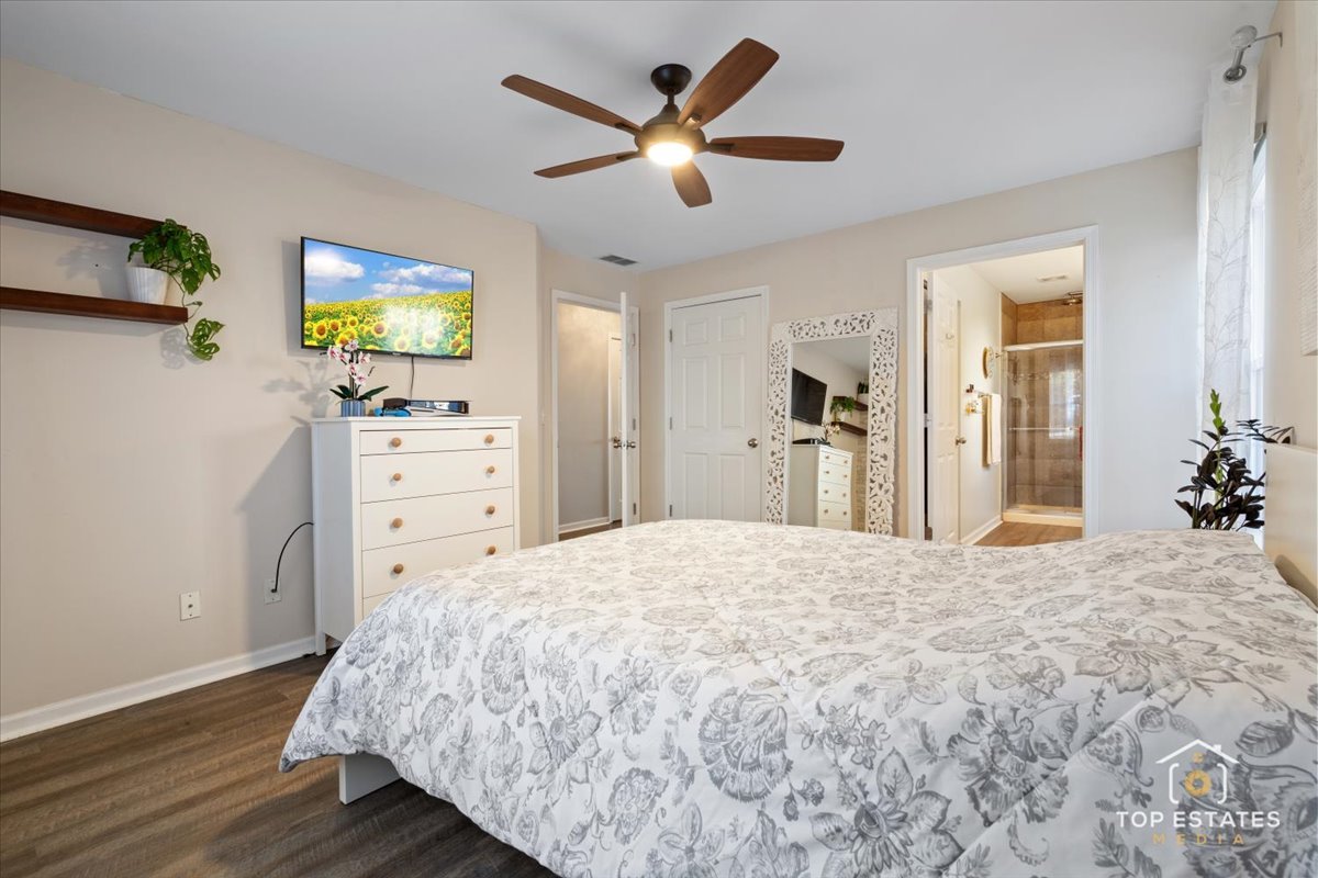 310 Buckingham Circle #B, Elgin, IL 60120