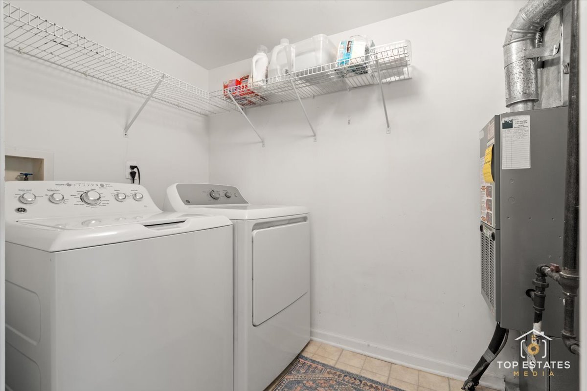 310 Buckingham Circle #B, Elgin, IL 60120