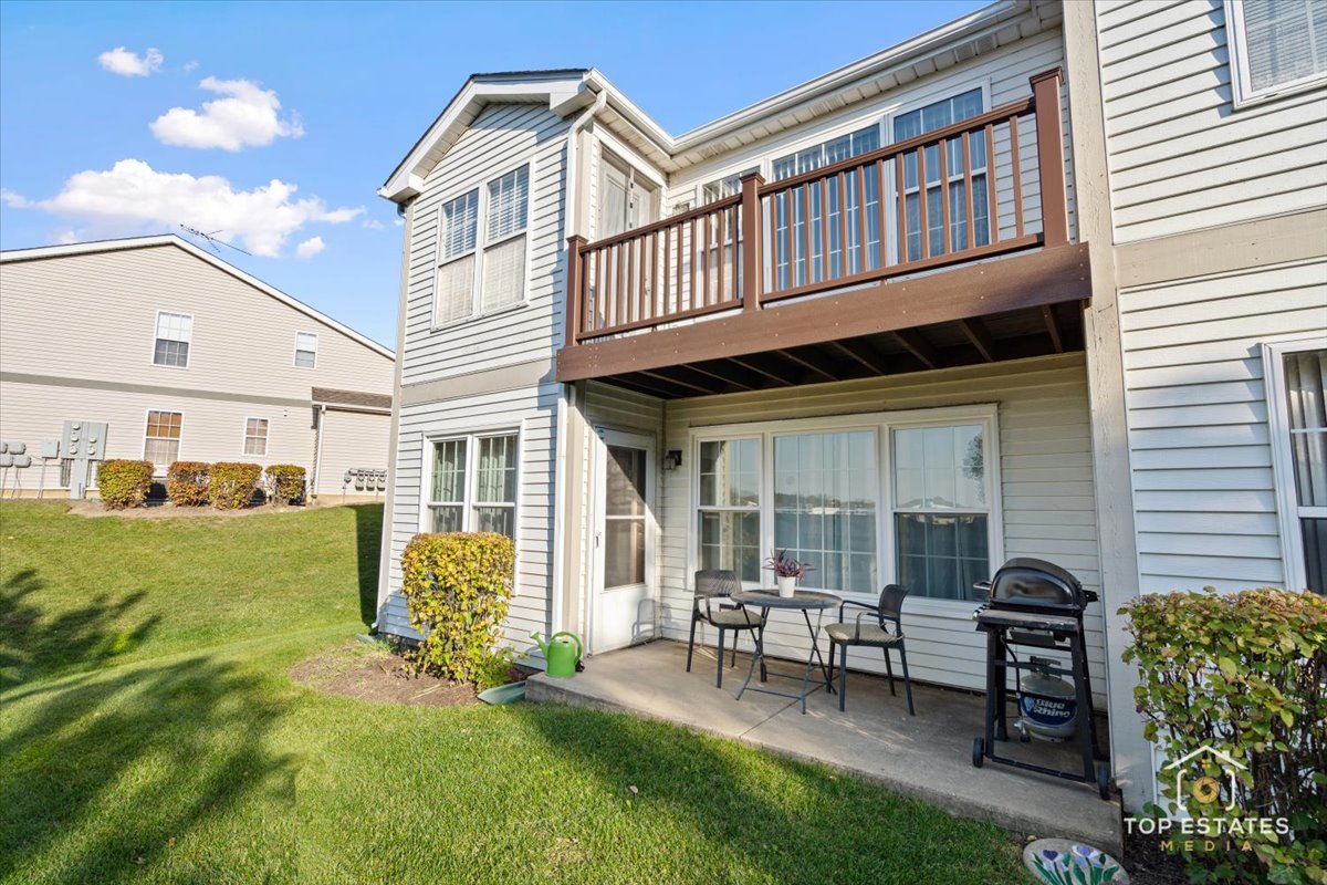 310 Buckingham Circle #B, Elgin, IL 60120