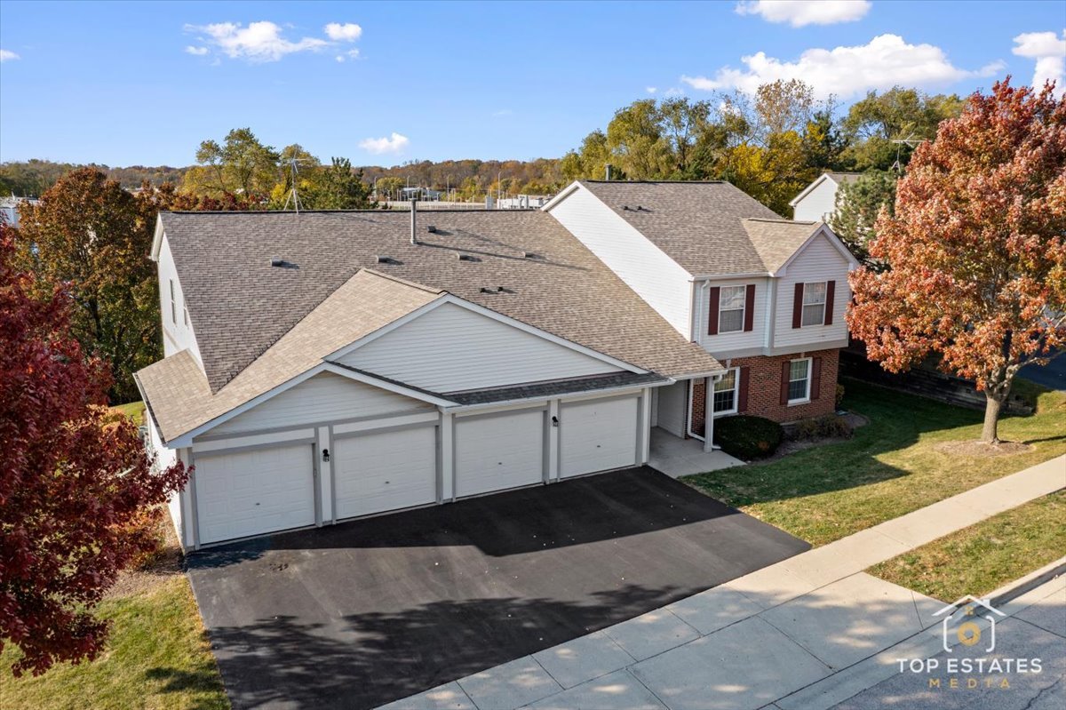 310 Buckingham Circle #B, Elgin, IL 60120