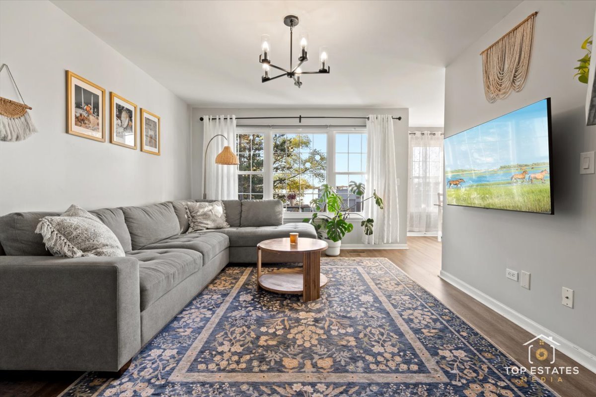 310 Buckingham Circle #B, Elgin, IL 60120