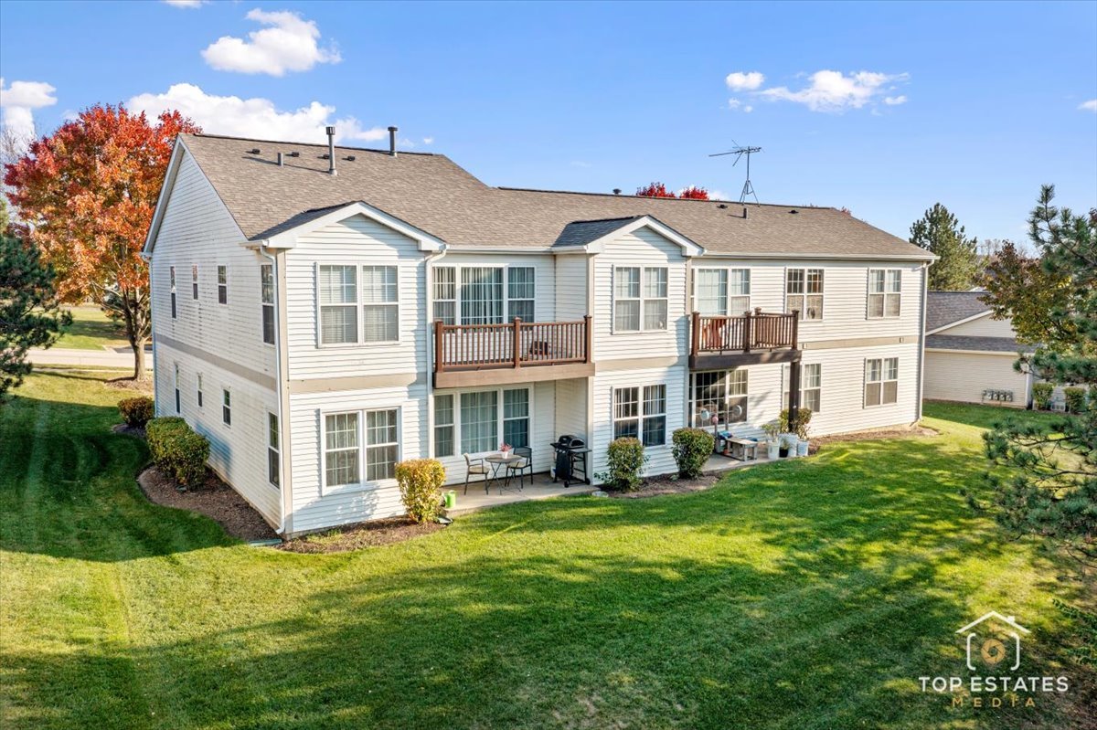 310 Buckingham Circle #B, Elgin, IL 60120