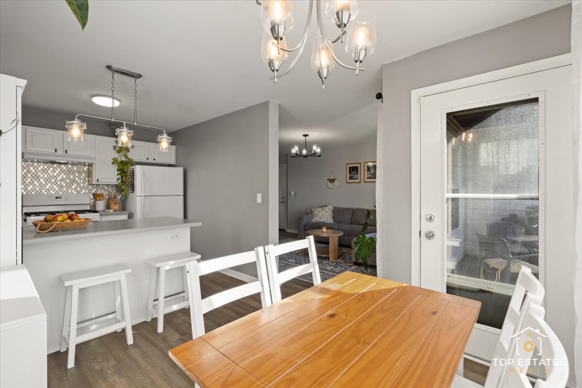 310 Buckingham Circle #B, Elgin, IL 60120