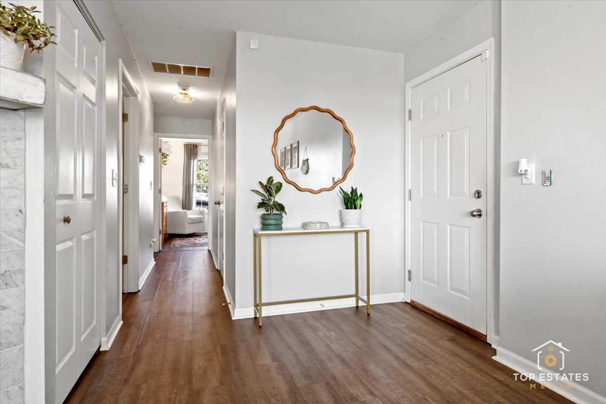 310 Buckingham Circle #B, Elgin, IL 60120