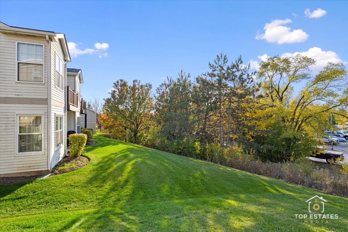 310 Buckingham Circle #B, Elgin, IL 60120