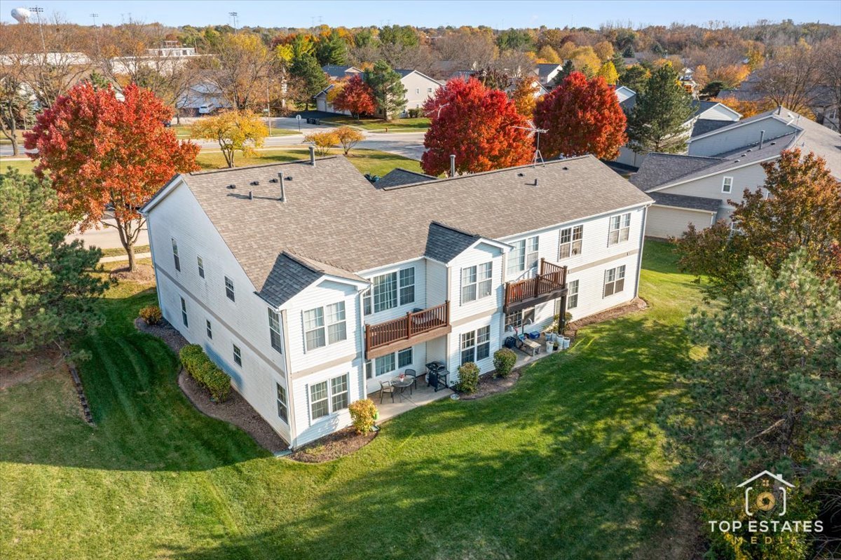 310 Buckingham Circle #B, Elgin, IL 60120