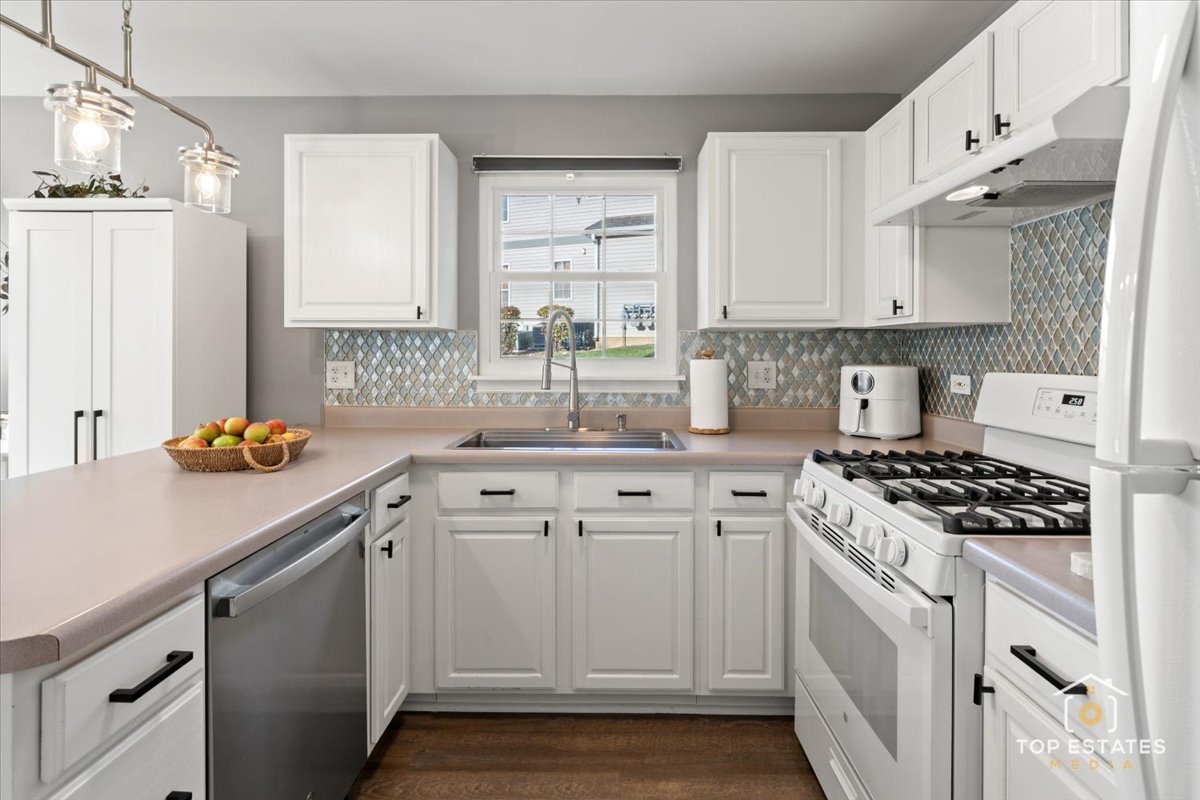 310 Buckingham Circle #B, Elgin, IL 60120