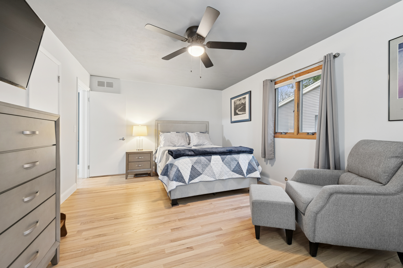 4 Summit Street, East Dundee, IL 60118