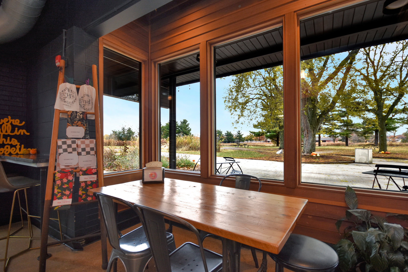 5805 N Knoxville Avenue, Peoria, IL 61614