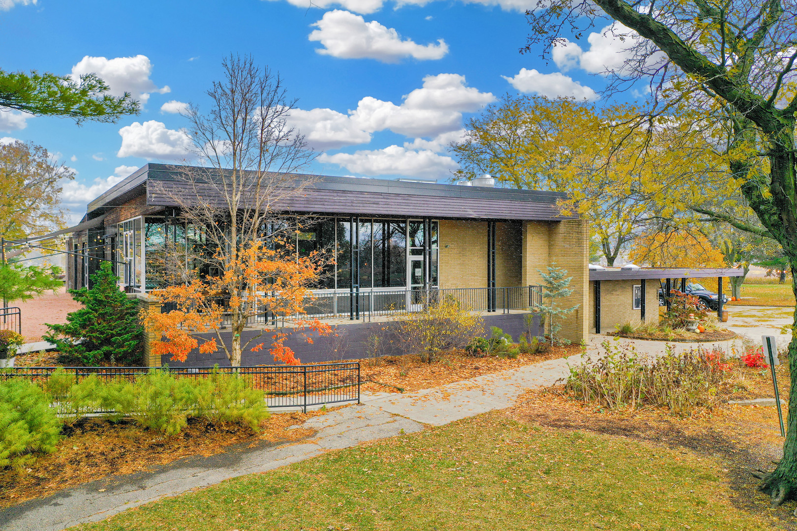 5805 N Knoxville Avenue, Peoria, IL 61614