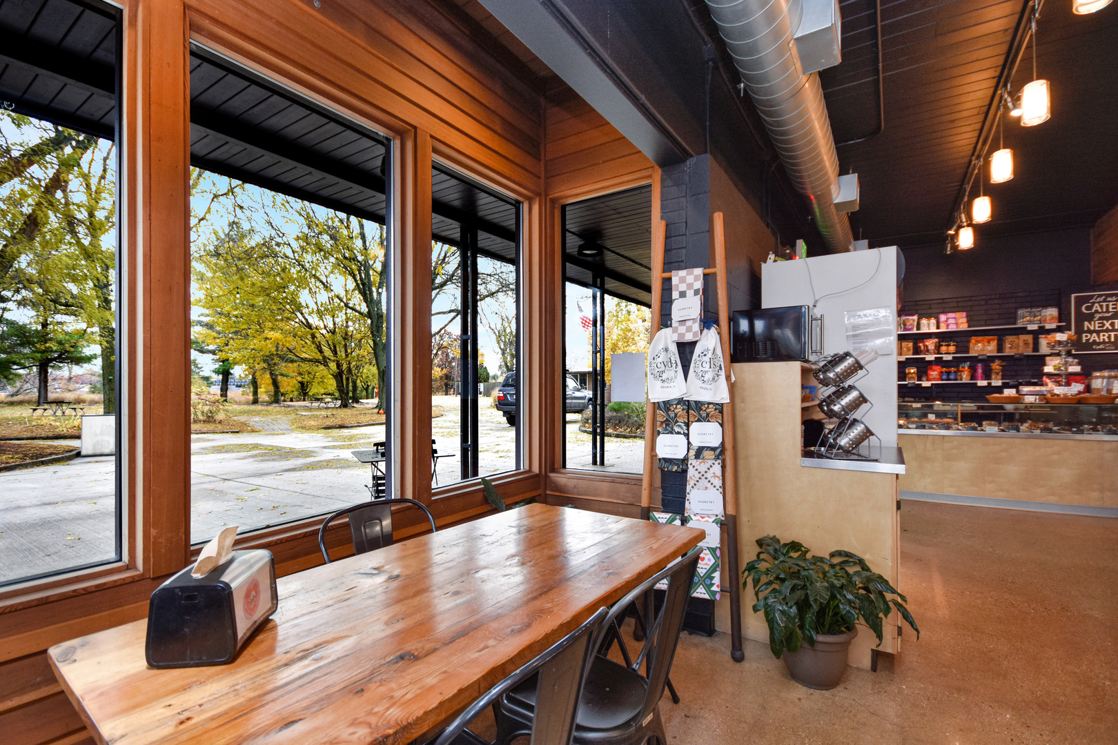 5805 N Knoxville Avenue, Peoria, IL 61614