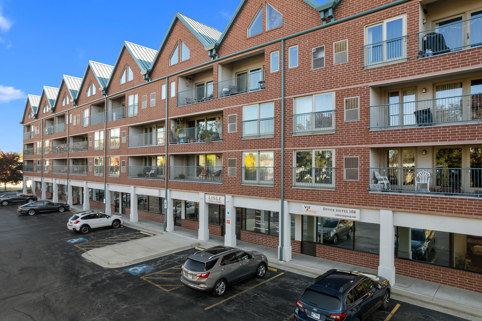 1111 Burlington Avenue #207, Lisle, IL 60532