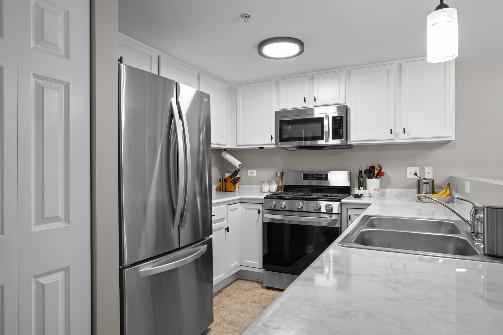 1111 Burlington Avenue #207, Lisle, IL 60532