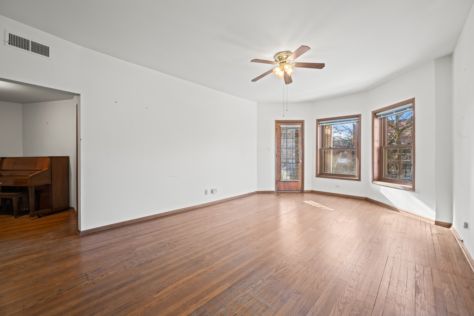 5443 S Cornell Avenue #2N, Chicago, IL 60615