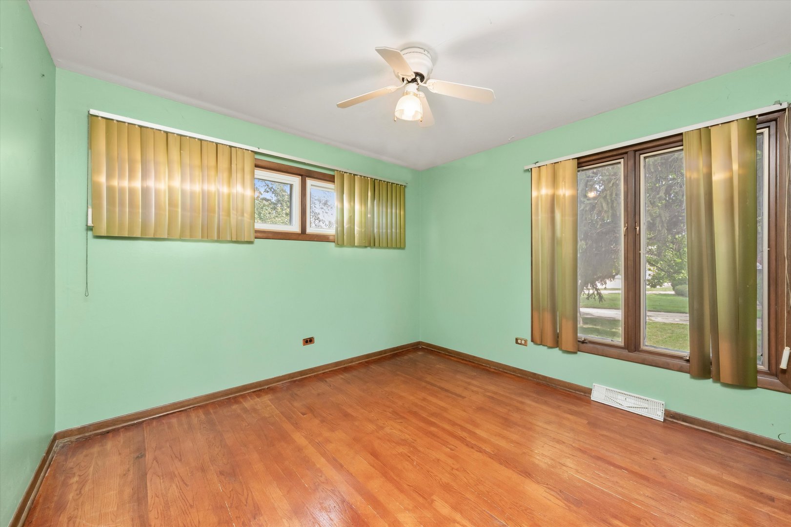 943 E 164th Court, South Holland, IL 60473