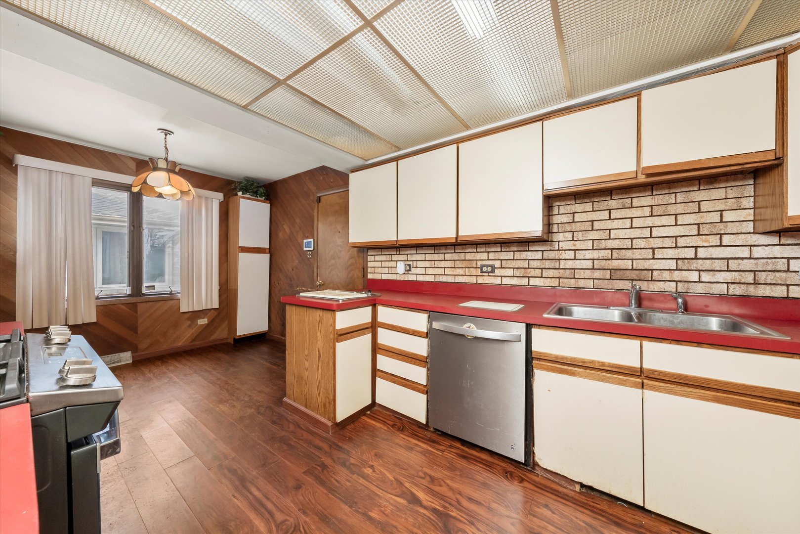 943 E 164th Court, South Holland, IL 60473