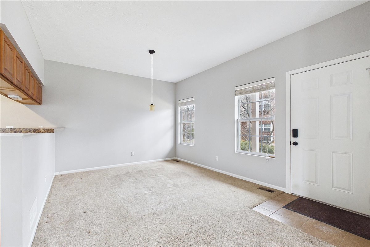 607 Clayton Circle #607, Sycamore, IL 60178