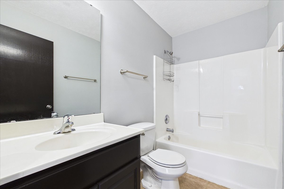 607 Clayton Circle #607, Sycamore, IL 60178