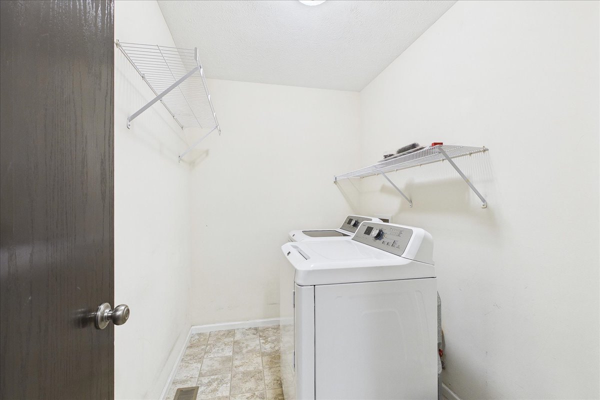 607 Clayton Circle #607, Sycamore, IL 60178