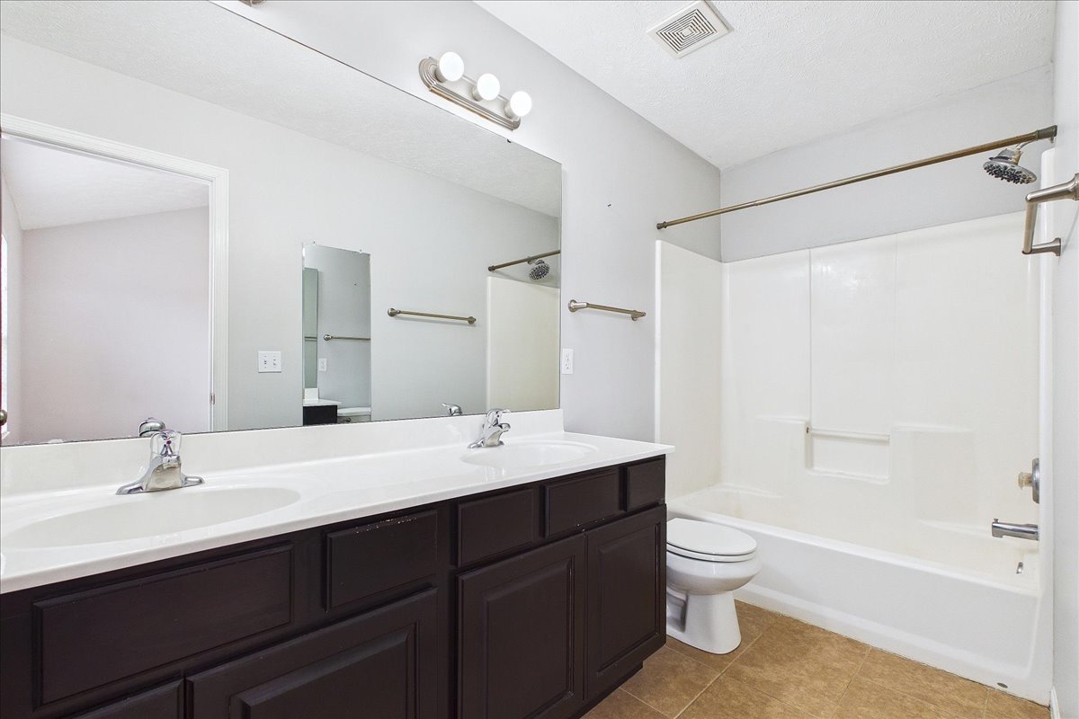 607 Clayton Circle #607, Sycamore, IL 60178