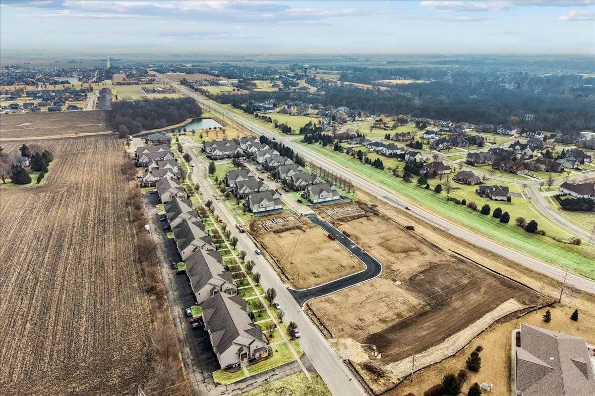 607 Clayton Circle #607, Sycamore, IL 60178