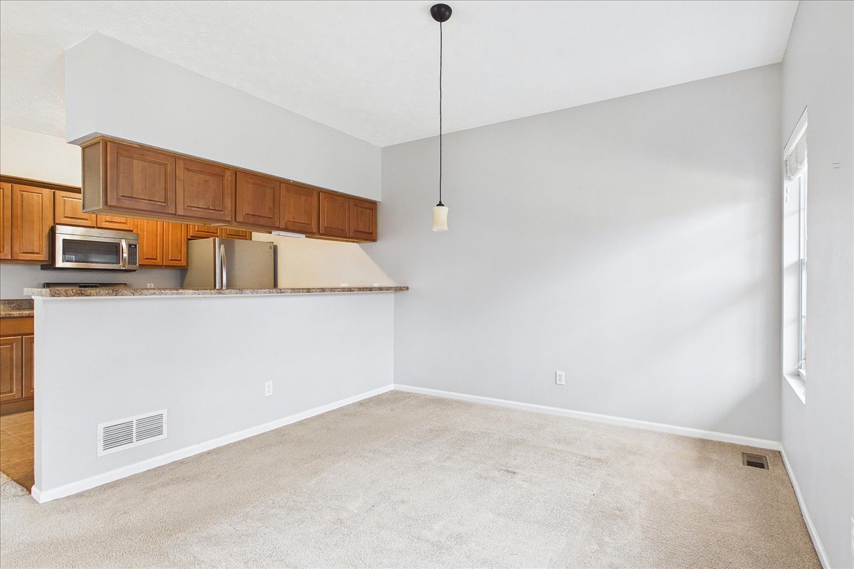 607 Clayton Circle #607, Sycamore, IL 60178