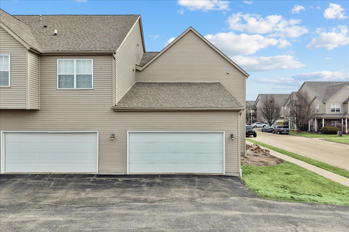 607 Clayton Circle #607, Sycamore, IL 60178
