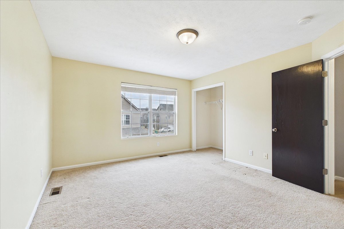 607 Clayton Circle #607, Sycamore, IL 60178