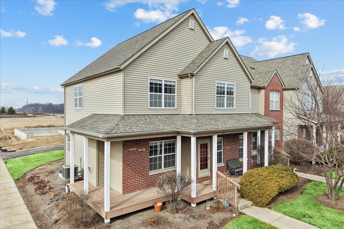 607 Clayton Circle #607, Sycamore, IL 60178