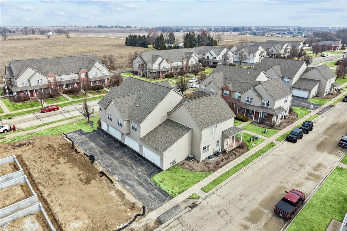 607 Clayton Circle #607, Sycamore, IL 60178